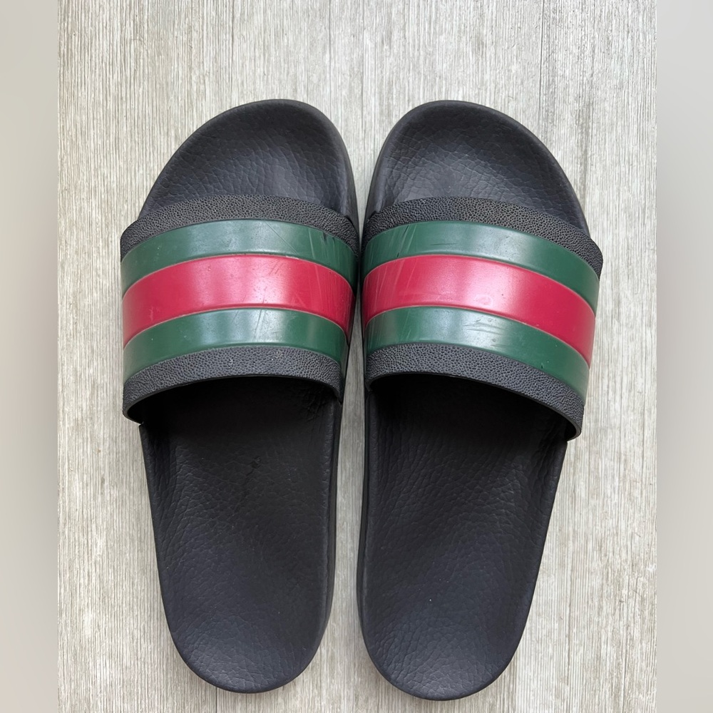 Used Gucci slides size 9 US